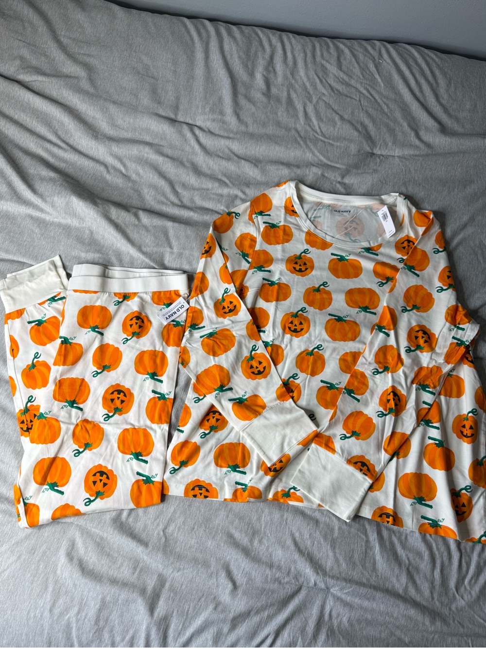 Old Navy Women’s Pumpkin Print Pajama Set